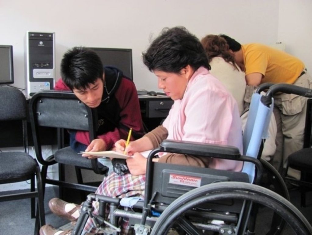personas con discapacidad pueden trabajar silla de ruedas discapacitado inclusión inclusivo 2017