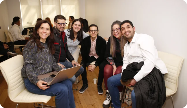 Fotografía del primer encuentro de personas venezolanas migrantes junto a Incluyeme.com en Buenos Aires