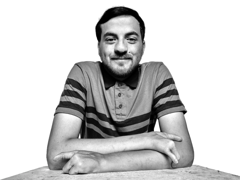 Hombre joven con discapacidad sonriendo